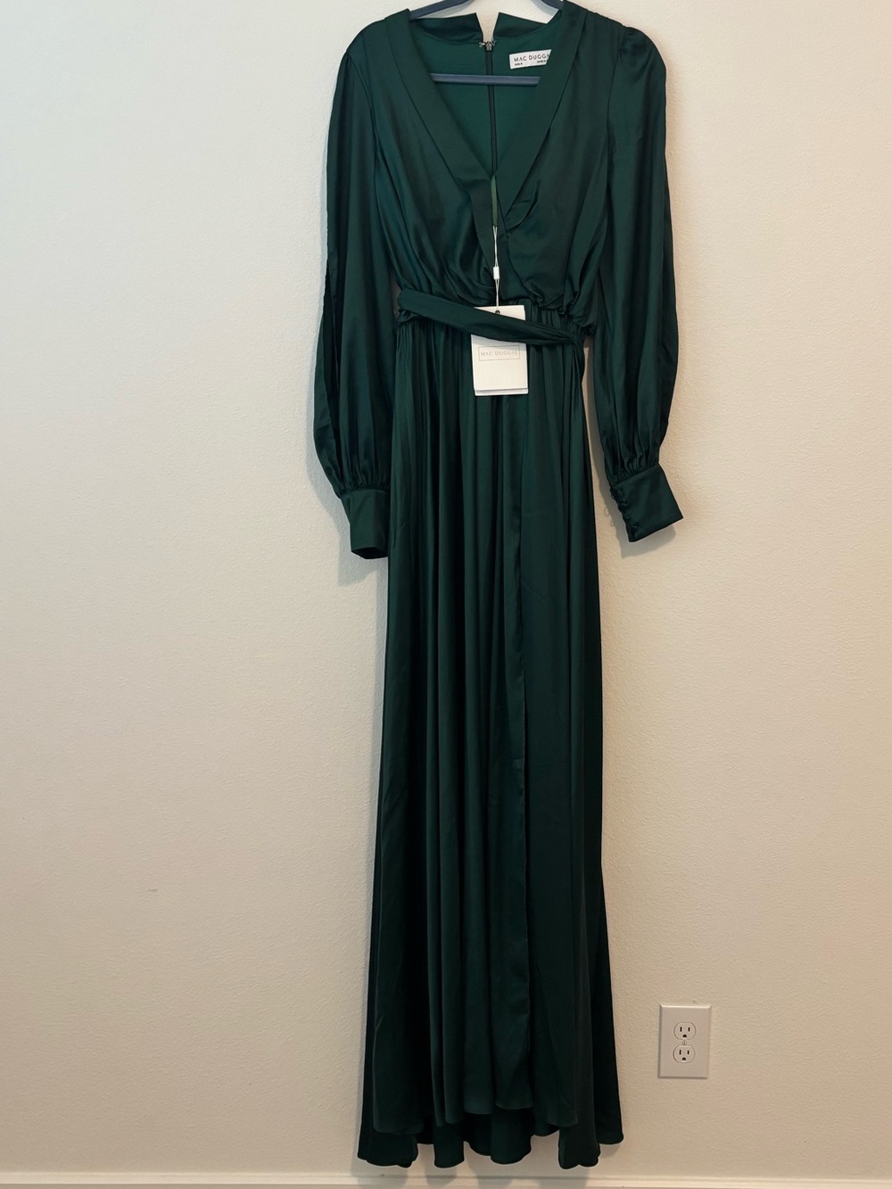 NWT Mac Duggal Bishop Sleeve Faux Wrap Satin Gown – Deep Emerald – Size 8